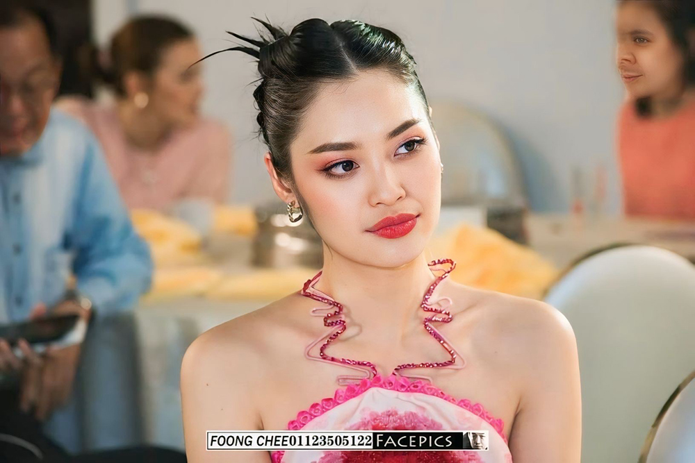 Hoa hậu Nông Thúy Hằng ngồi ghế giám khảo cuộc thi sắc đẹp tại Malaysia