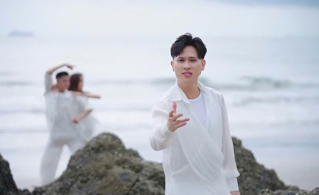 Nguyên Vũ trổ tài làm đạo diễn MV ‘Say một đời vì em’ của chính mình