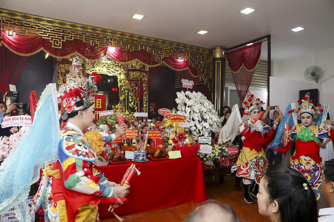 Nghệ sĩ hội tụ tại Nhà thờ Tổ sân khấu phụng cúng Giỗ Tổ