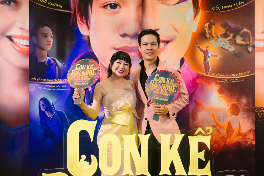 Sỹ Toàn dắt tay Ngọc Tiên đi xem “Con kể ba nghe”