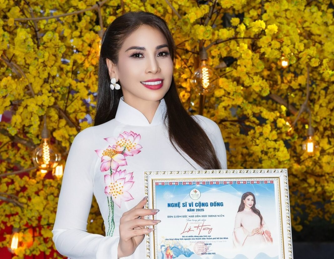 Lý Hương được vinh danh “Nghệ sĩ vì cộng đồng” vì những đóng góp bền bỉ cho hoạt động thanh niên TP.HCM