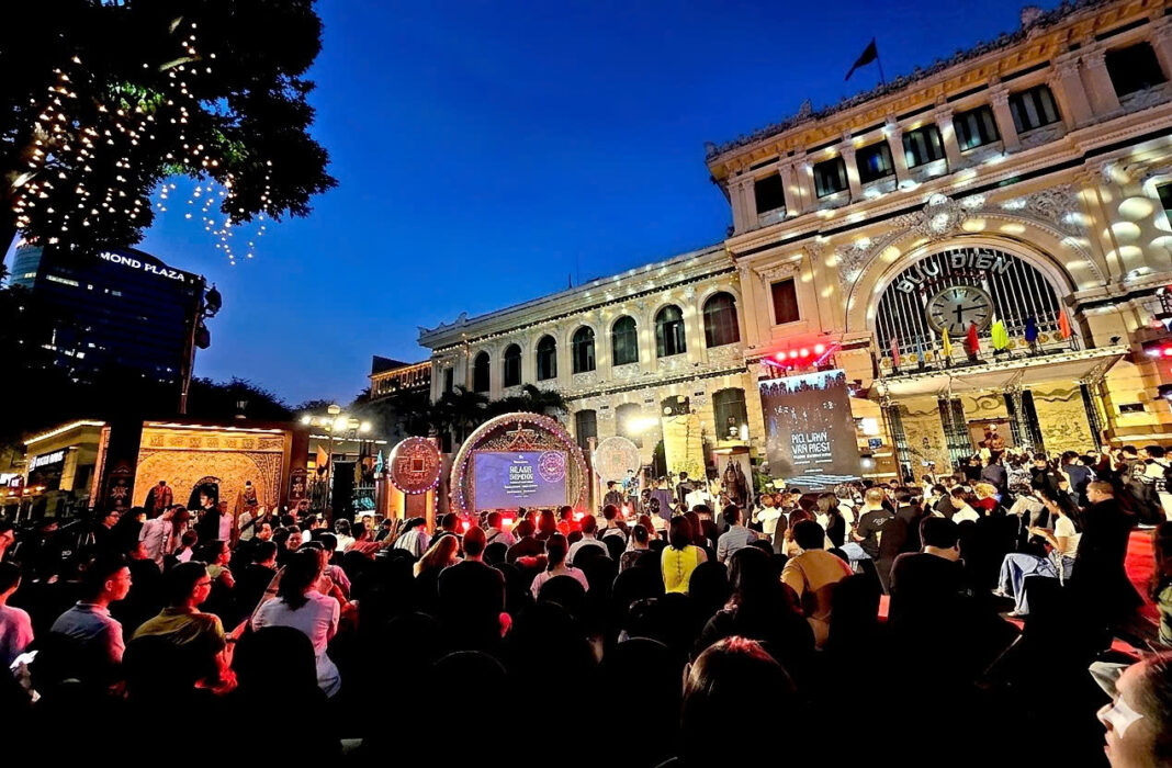 Hộ linh tráng sĩ ra mắt hoành tráng tại Bưu điện Trung tâm TP.HCM